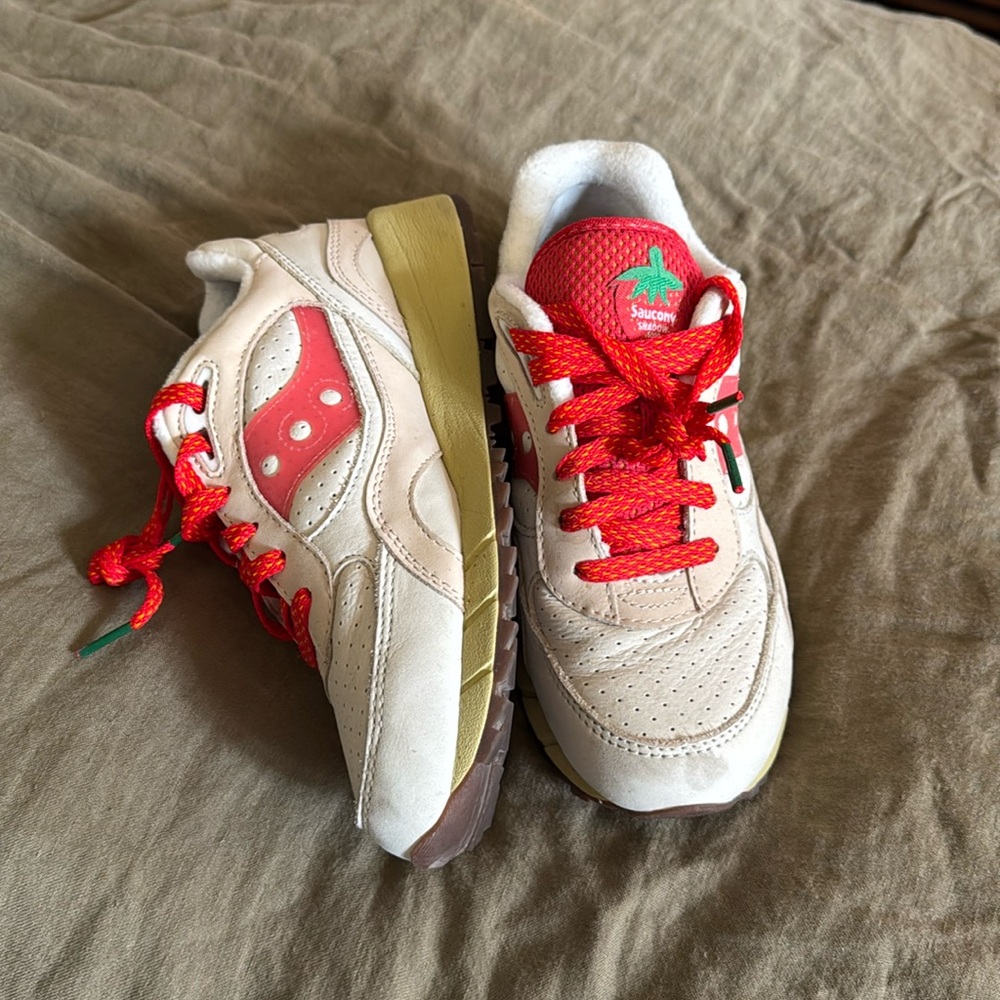 Saucony shadow 6000 New York Cheesecake Strawberry Sneakers